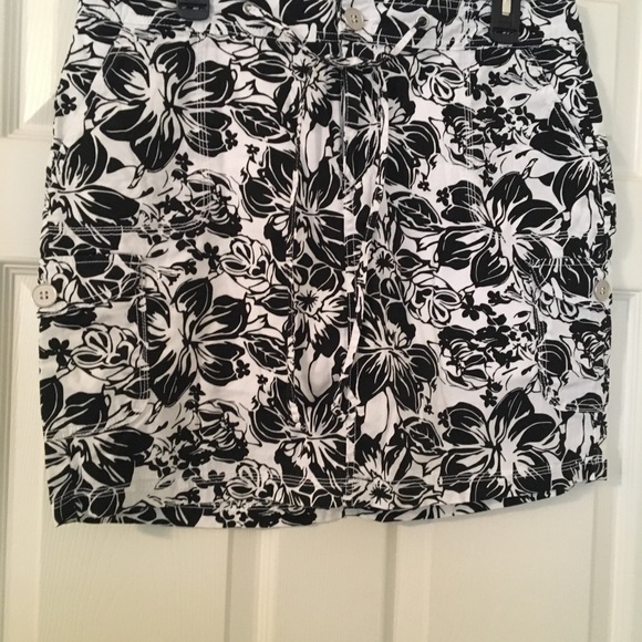 Ladies shorts - Picture 1 of 4